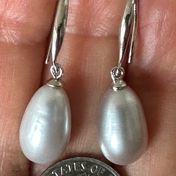 8.4mm Gray Cultured Pearl Earrings - 925 Sterling Silver - Picture 5 of 7